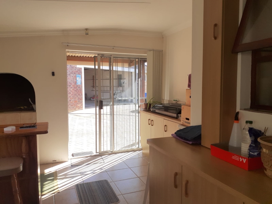 To Let 3 Bedroom Property for Rent in Wavecrest Eastern Cape